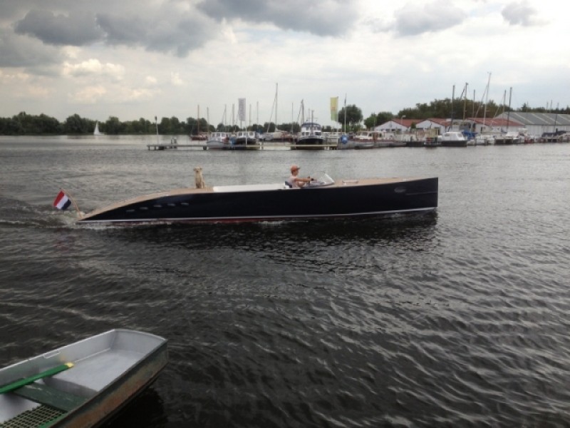 Bijlboeg Slipper Launch Phoenix te water.