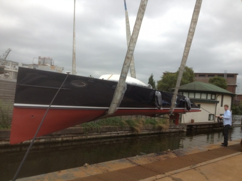 Bijlboeg Slipper Launch Phoenix te water.